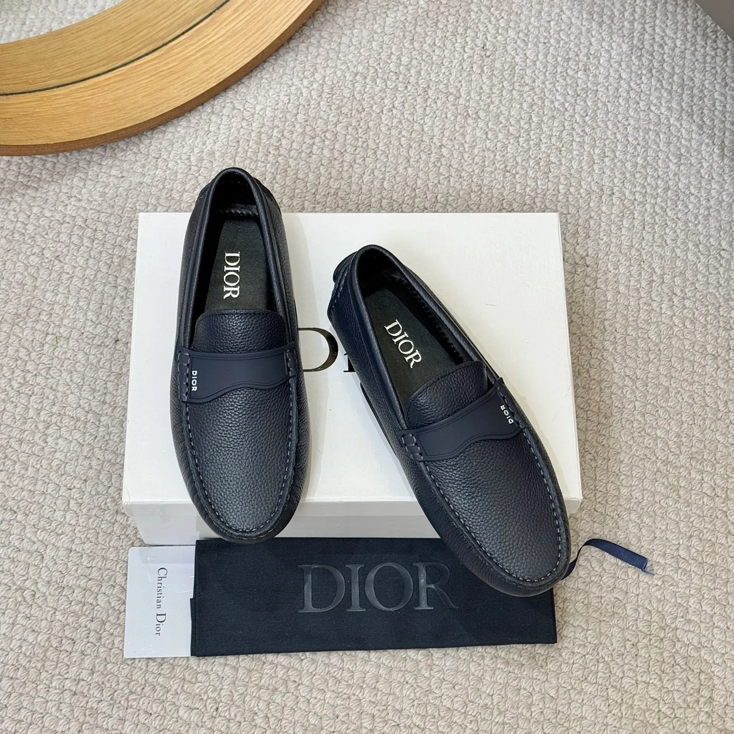 Men's clothing and shoes 💰420! (Yangli) Quality DIOR [Dior’s latest arrival] real auction hot-selling Doudou shoes 🔍DIOR) new Doudou shoes 👍Belgian designer Martin Margiela serves as Gucci shoe designer y full of charm, luxury style gentleman upper: imported cowhide, lining with spring sweat-absorbent first-layer sheepskin. Outsole Brand outsole, the last stitching on the bottom will never come off; equipped with classic Gucci exquisite hardware C D buckle💋The whole pair of shoes is fashionable and casual without losing high-end style; standard 38-46